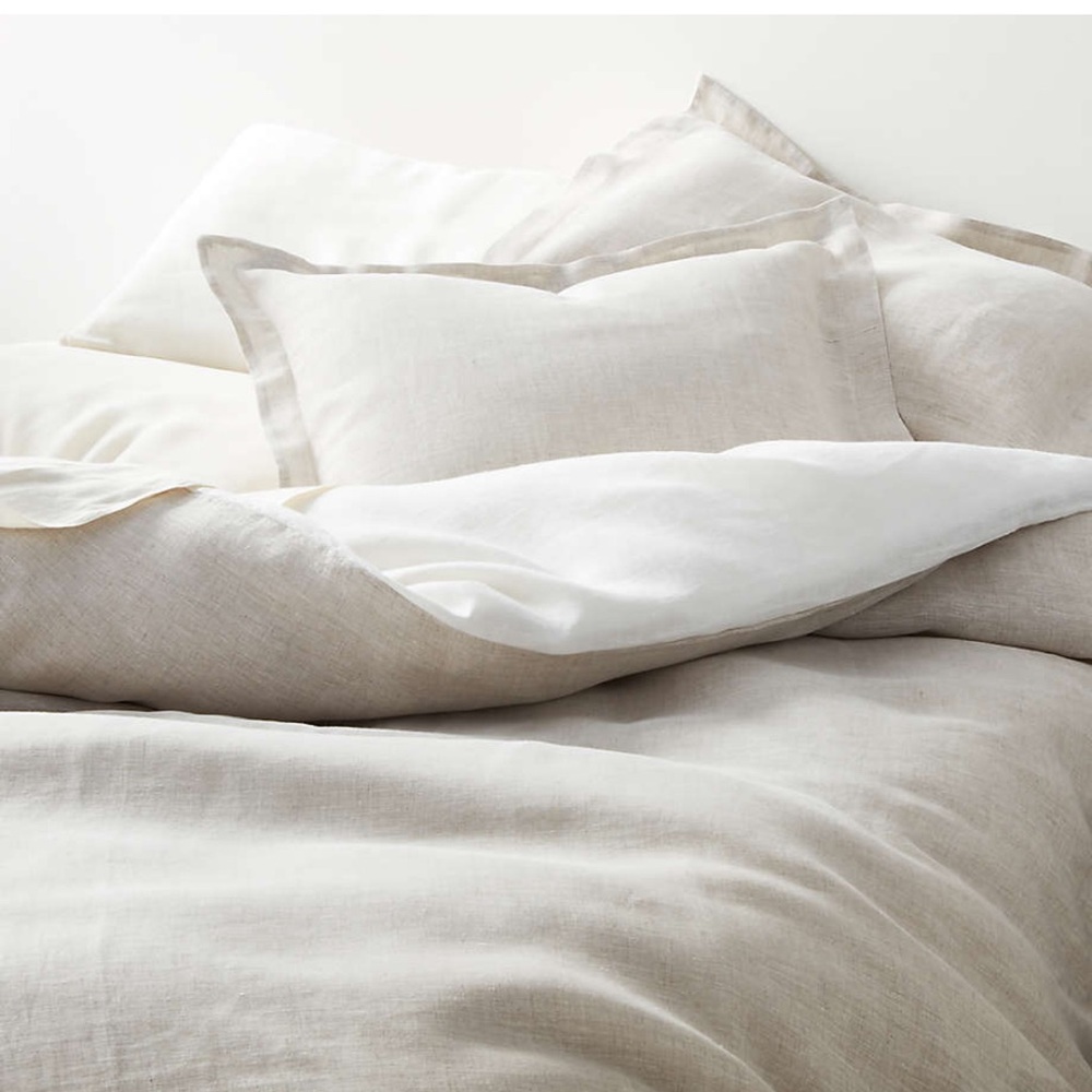 Duvet cover NEW with tags from Crate And Barrel 
Color light beige
